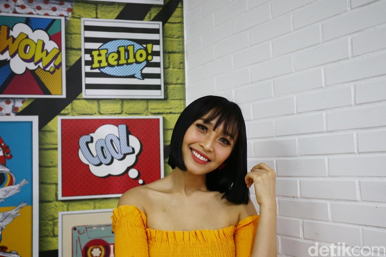 Crazy Over You, Kembalinya Rinni Wulandari dan Rasa Jatuh Cinta Lagi Crazy Over You, Kembalinya Rinni Wulandari dan Rasa Jatuh Cinta Lagi