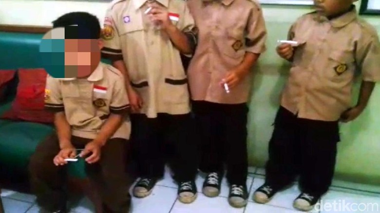 Viral Video Anak  SD di Sukabumi Merokok  di Sekolah Begini 