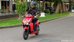 Jokowi Jajal Motor Listrik Gesits