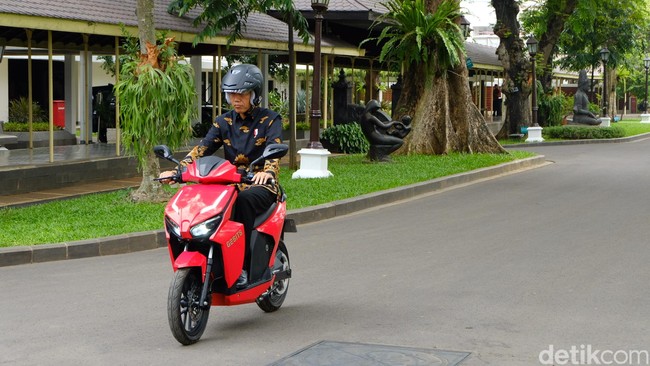Berita Populer: Mobil BMW untuk RI 1, Jokowi Naksir Motor Gesits