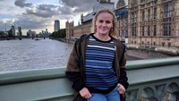 Valentina saat mendatangi Istana Westminster yang terkenal di London, Inggris (Instagram/bulletvalentina)