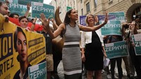 Ocasio menjalani hidup yang tak mudah. Ia rela mengambil pekerjaan apapun untuk melanjutkan hidup. (Getty Images)