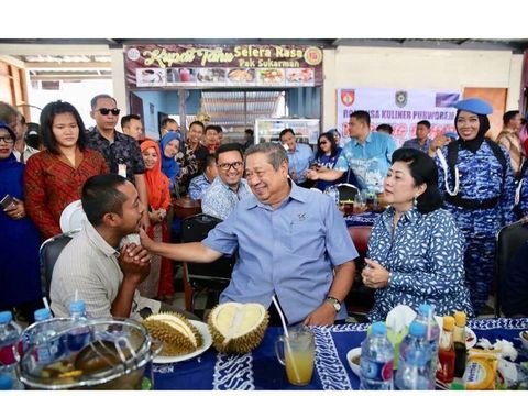 Ani Yudhoyono dan Mayangsari Asyik Cicip Durian, Mana yang Paling Legit?