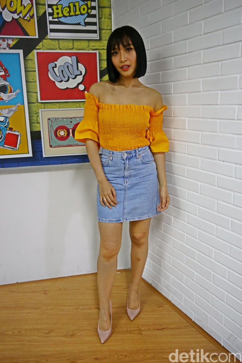 Rinni Wulandari Jajal Nuansa R&B 2000-an Rinni Wulandari Jajal Nuansa R&B 2000-an