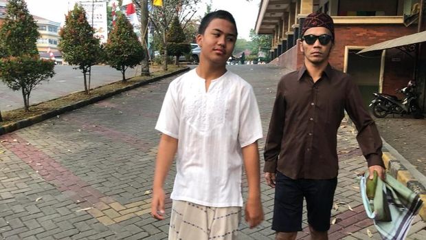 Kaka Slank Dan Akte Lahir Anak Dalam Bentuk Tato