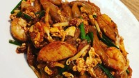 Selain enak disantap ketika masih hangat, char kway teow milik @aiohpue ini cukup pedas. Ditambah dengan sambal, rasanya jadi manis gurih dari paduan kecap. Foto: Instagram