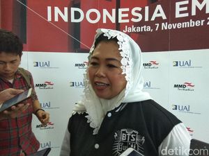 Pakai Jaket Boyband BTS, Yenny Wahid Kampanyekan Love Your Self