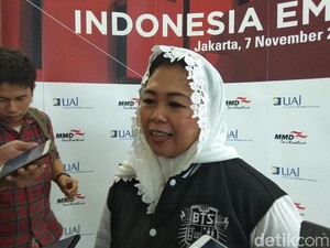 Pakai Jaket Boyband BTS, Yenny Wahid Kampanyekan Love Your Self