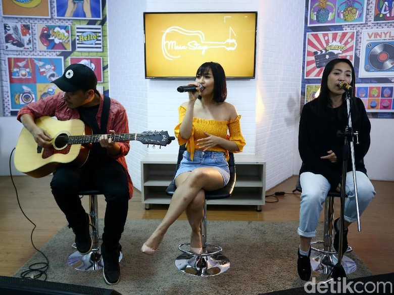 Penampilan Rinni Wulandari Bawakan Crazy Over You Pertama Kali Penampilan Rinni Wulandari Bawakan Crazy Over You Pertama Kali