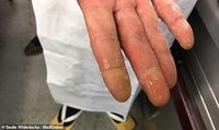Mantul! Chef Ini Menggoreng Makanan Menggunakan Tangan Kosong