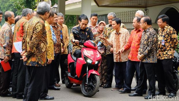 Aliran Arus Elektrifikasi Otomotif Selama 2019