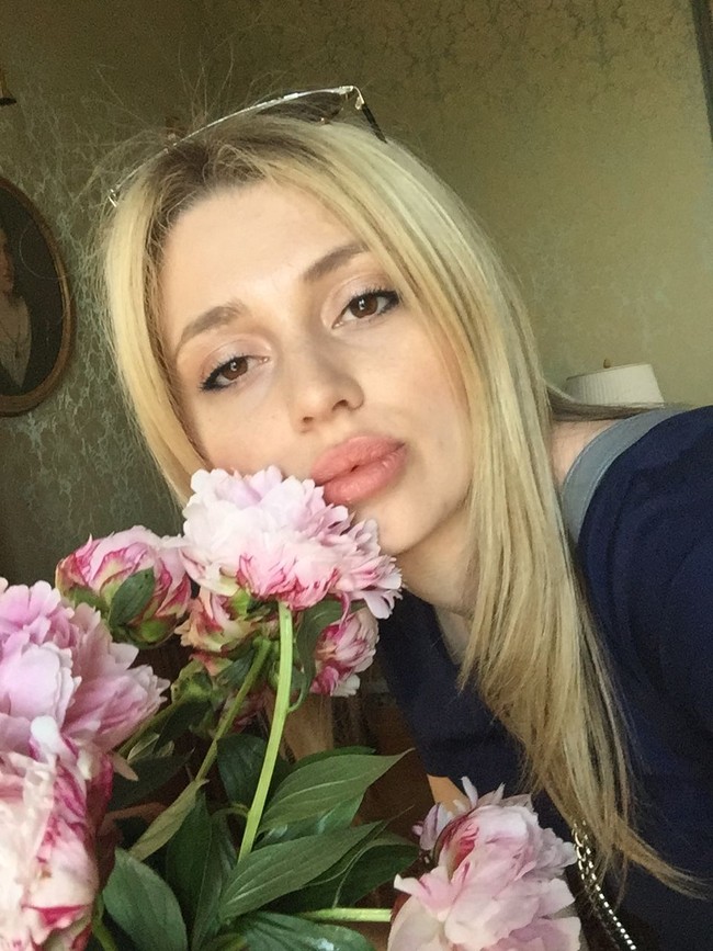 Justyna Monde mengungkapkan hubungan romantisnya dengan Mohammed Hadid yang merupakan ayah model bersaudara Gigi, Bella, dan Anwar Hadid. Mohammed sendiri dikenal sebagai pengusaha kaya di bidang real estate. Foto: Blog Jusmonde