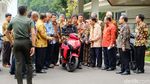 Jokowi Jajal Motor Listrik Gesits