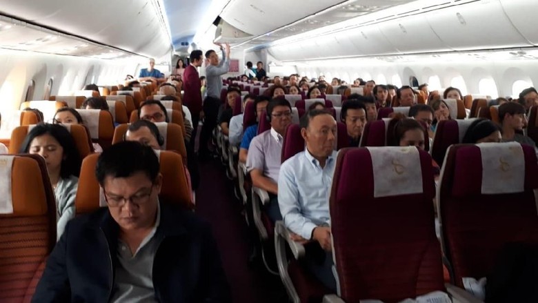 Suasana kelas ekonomi maskapai Thai Airways (Istimewa/Luthfi) Suasana kelas ekonomi maskapai Thai Airways (Istimewa/Luthfi)
