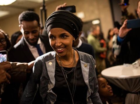 Ilhan Omar Jadi Hijabers Pertama di Kongres AS NEW YORK, NY - APRIL 21: Ilhan Omar attends the premiere of