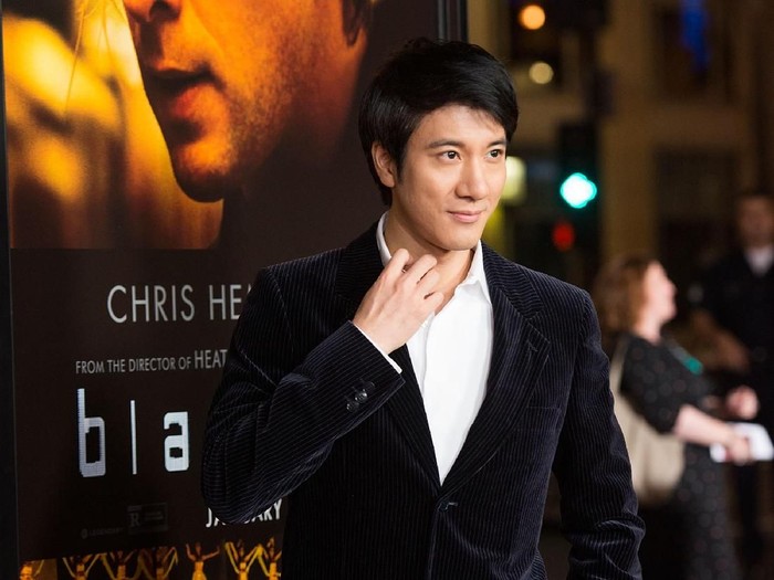 HOLLYWOOD, CA - JANUARY 08:  Actor  Leehom Wang arrives at the Premiere Of Universal Pictures And Legendary Pictures 