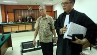 Muljono menjadi terdakwa sebagaimana dimaksud dalam pasal 263 dan 266 KUHP oleh Bareskrim Polri seperti tertuang Laporan Polisi nomor LP 261/III/2016/Bareskrim Tgl 14 Maret 2016 dan LP 918/IX/2016/Bareskrim tanggal 7 September 2016 atas laporkan oleh H. Muhadih, Abdurahman dan ahli waris Baneng.