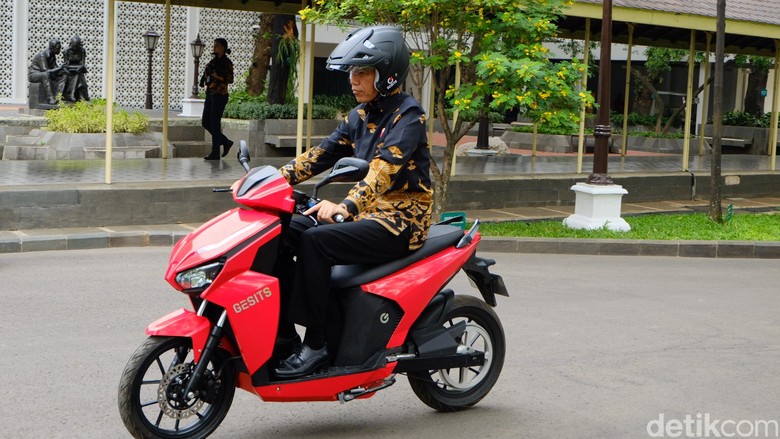 Dear Pak Jokowi Ini Sebab Motor  Listrik  Tak Bunyi Greng 