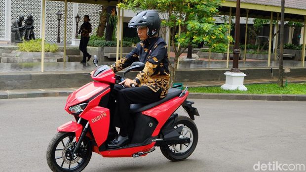 Jokowi naik Gesits