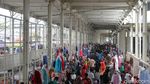 Kolong Skybridge Tanah Abang Kini Dipenuhi PKL