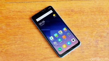 Redmi Note 6 Pro hadir dalam bentangan layar 6,26 inch FHD+ dengan aspek rasio 19:9. Foto: Adi Fida Rahman/detikINET