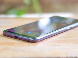 Unboxing Xiaomi Mi 8 Lite yang Berpenampilan Stylish