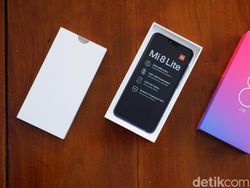 Unboxing Xiaomi Mi 8 Lite yang Berpenampilan Stylish
