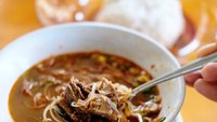 Tauto ini merupakan inkulturasi kuliner China dan India serta Jawa dalam semangkok soto enak. Foto : Instagram @archtravelfood