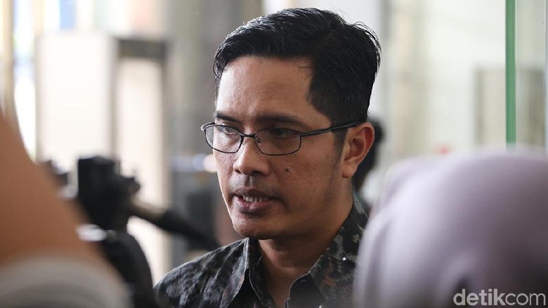 KPK Cegah 1 Saksi ke Luar Negeri Terkait Suap Proyek Air Minum PUPR KPK Cegah 1 Saksi ke Luar Negeri Terkait Suap Proyek Air Minum PUPR