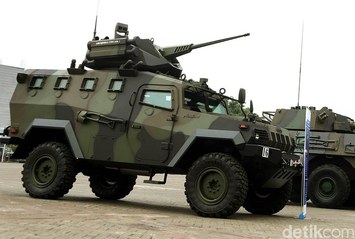 Pameran industri pertahanan Indo Defence 2018 Expo and Forum telah digelar di Expo Kemayoran, Jakarta Pusat. Tank dan panser buatan Pindad turut memeriahkan.