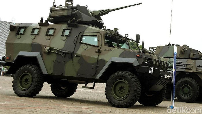 Pameran industri pertahanan Indo Defence 2018 Expo and Forum telah digelar di Expo Kemayoran, Jakarta Pusat. Tank dan panser buatan Pindad turut memeriahkan.
