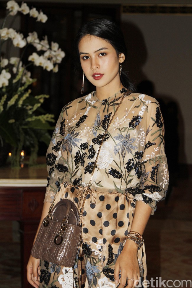 Maudy AyundaCukup banyak perwakilan orang Indonesia yang masuk 30 Under 30 2021. Dalam kategori Entertainment & Sports, Indonesia diwakili oleh Maudy Ayunda. Selain kariernya sebagai penyanyi dan aktris, Maudy juga disorot karena perannya sebagai aktivis yang memperjuangkan edukasi. Disebutkan pula latar belakang inspiratifnya yang pernah belajar di Universitas Oxford dan Universitas Stanford. Foto: Mohammad Abduh/Wolipop