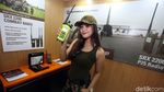 Aihh.. Ada Dara Cantik di Tengah Alat Tempur