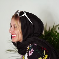 Dina Tokio mengumumkan keputusannya di Instagram dan Twitter. Ia berkata bahwa ia ingin tetap tampil modest dengan gaya yang membuatnya merasa nyaman. Ia mengaku perubahan gayanya bukan berarti membuatnya jauh dari kesantunan dan agama. Foto: Instagram/DinaTokio