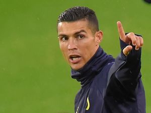 Ini yang Dilakukan Bintang-Bintang Sepakbola dengan Gaji Pertamanya