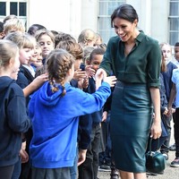 Dikutip dari Vogue, Gabriela yang berbasis di New York City kerap terinspirasi dari budaya Uruguay, negara tempatnya bertumbuh. Karyanya bukan cuma unik, tapi juga berkelanjutan alias sustainable. Hampir 99 persen material yang Gabriela gunakan adalah ramah lingkungan. (Foto: Getty Images)