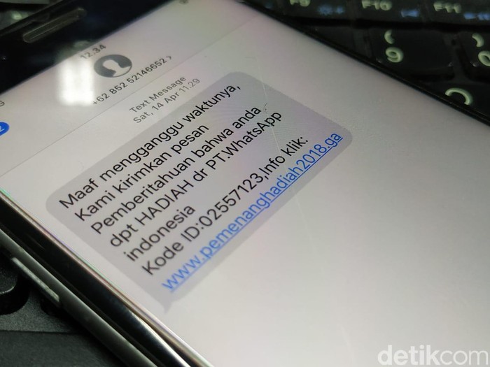 Salah satu upaya penipuan mengatasnamakan WhatsApp. Foto: detikINET/Agus Tri Haryanto Salah satu upaya penipuan mengatasnamakan WhatsApp. Foto: detikINET/Agus Tri Haryanto