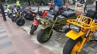 Motor mini series ini memang dulunya diperuntukan untuk pekerjaan berat seperti di ladang atau mengangkut banyak barang. Sebenarnya CT50 Motra merupakan opsi lain dari super cub yang diwujudkan dalam bentuk dual-purpose. Foto: Ridwan Arifin