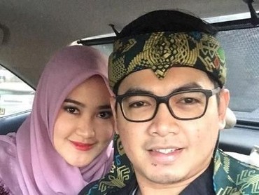 Quality Time Romantis Tommy Kurniawan dan Istri