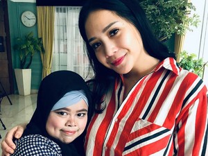 Kepolosan Rahmawati Kekeyi: Unggah Foto Crop dan Salah Tag Nagita
