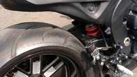 R1 Munaroh ini pakai lengan ayun model monoarm yang dikustom langsung oleh BMS.