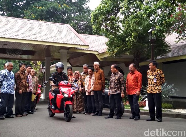 Berita Populer: Mobil BMW untuk RI 1, Jokowi Naksir Motor Gesits