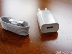 Unboxing Xiaomi Mi 8 Lite yang Berpenampilan Stylish