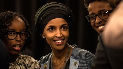 Foto: Gaya Ilhan Omar, Hijabers Pertama yang Jadi Anggota Kongres AS