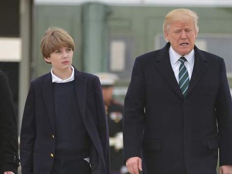 Gantengnya Barron Trump Saat Makan Bareng Donald Trump dan Melania
