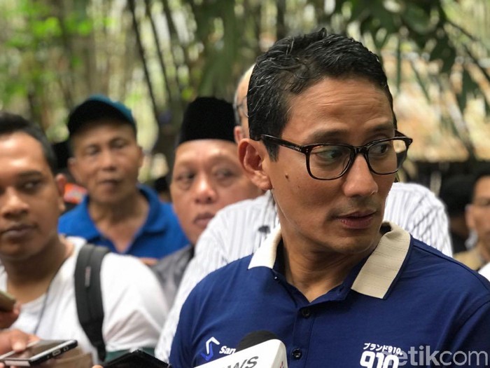 Tiru Guns N Roses Begini Gaya Sandiaga  Uno  Tampil Ala 