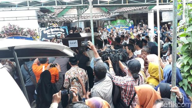Suasana Haru Selimuti Kedatangan Jenazah Herjuno