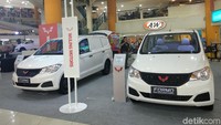Wuling Formo terbagi dalam 2 tipe yakni blind van dan minibus. Blind van khusus untuk angkutan barang, sedangkan minibus memiliki kapasitas 7 dan 8 kursi yang cocok untuk angkutan umum atau taksi online. Foto: Luthfi Anshori