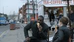 Ini Gaya Ngopi Idris Elba, Aktor yang Dinobatkan Sebagai Pria Terseksi di Dunia