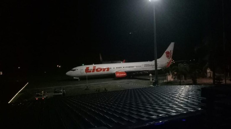 Heboh Lion Air JT 633 Senggol Tiang Lampu Bandara Bengkulu Heboh Lion Air JT 633 Senggol Tiang Lampu Bandara Bengkulu